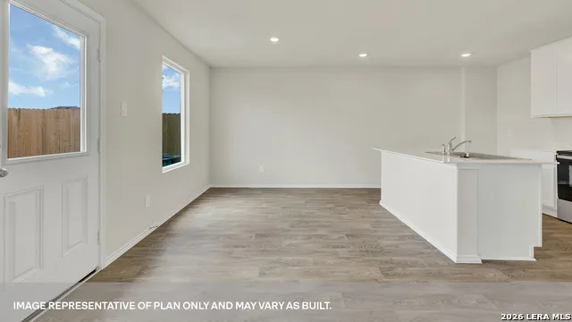 1102 INDIAN WAY Seguin, TX 78155