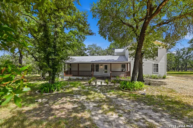 241 OAK HOLLOW DR La Vernia, TX 78121