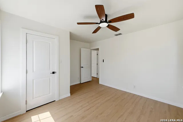 241 OAK HOLLOW DR La Vernia, TX 78121