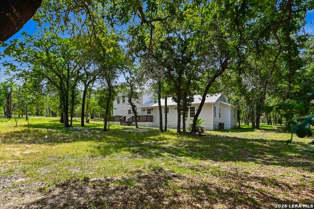 241 OAK HOLLOW DR La Vernia, TX 78121