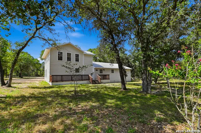 241 OAK HOLLOW DR La Vernia, TX 78121