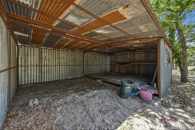 241 OAK HOLLOW DR La Vernia, TX 78121