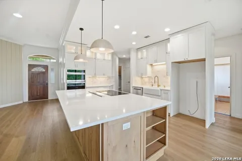 204 Tapatio Dr W