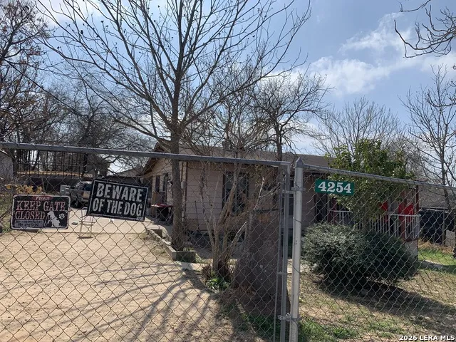 4254 TWIN VLY Von Ormy, TX 78073