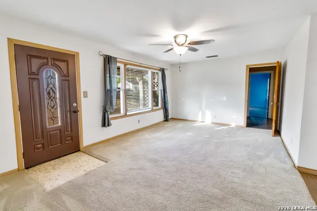 612 E Hutchinson St Beeville, TX 78102