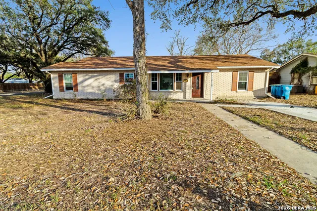 612 E Hutchinson St Beeville, TX 78102