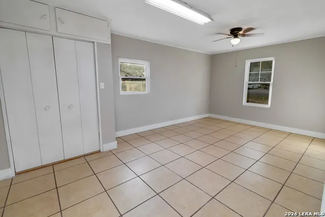 612 E Hutchinson St Beeville, TX 78102