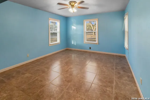 612 E Hutchinson St Beeville, TX 78102