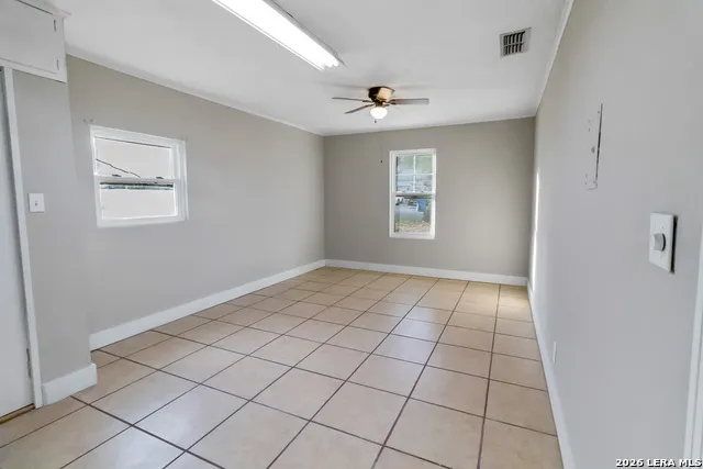 612 E Hutchinson St Beeville, TX 78102