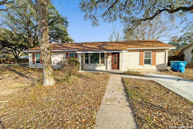 612 E Hutchinson St Beeville, TX 78102