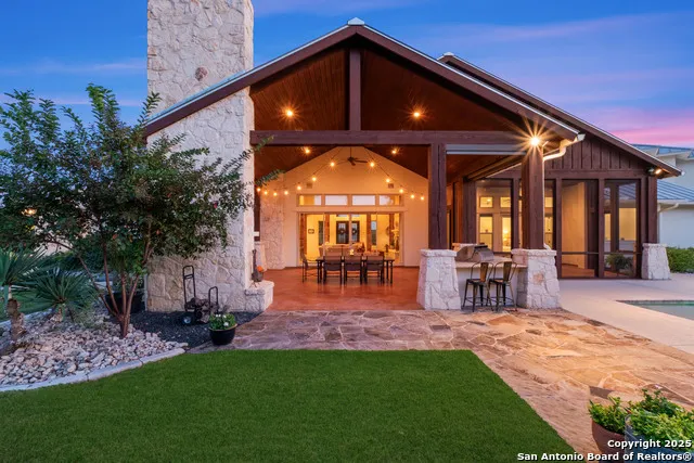 1043 Twin River Canyon Lake, TX 78133