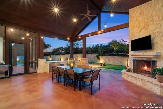 1043 Twin River Canyon Lake, TX 78133