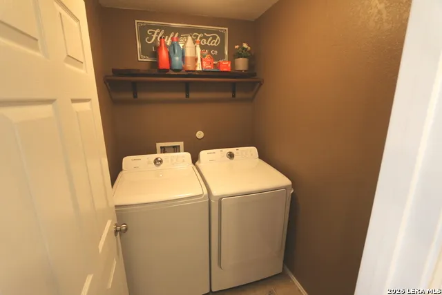 449 Auburn Park Selma, TX 78154