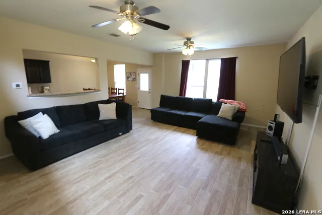 449 Auburn Park Selma, TX 78154