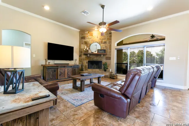 1640 CAMDEN LN Pleasanton, TX 78064