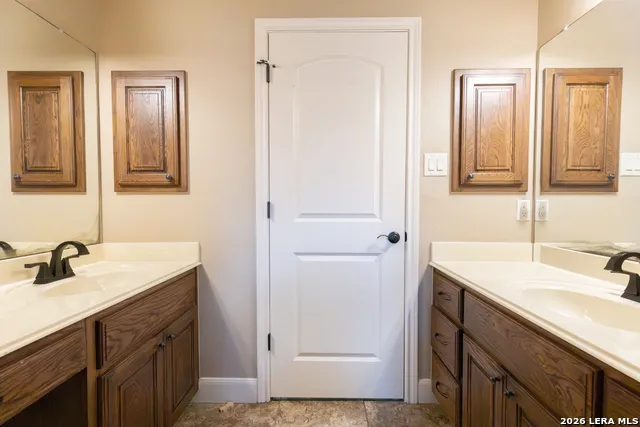 1640 CAMDEN LN Pleasanton, TX 78064