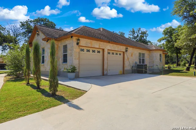 228 county road 6864 Natalia, TX 78059