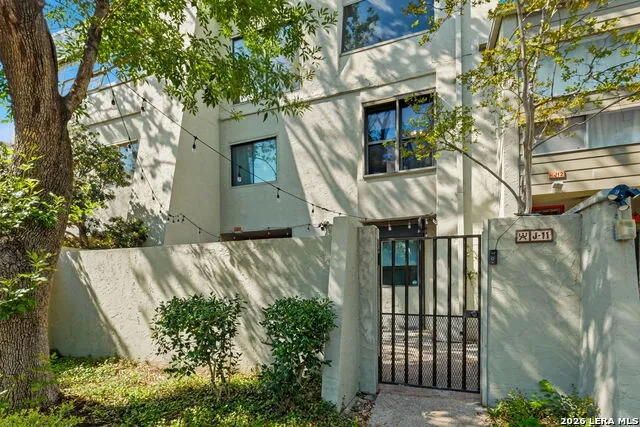 3103 Eisenhauer Rd #J 11 San Antonio, TX 78209