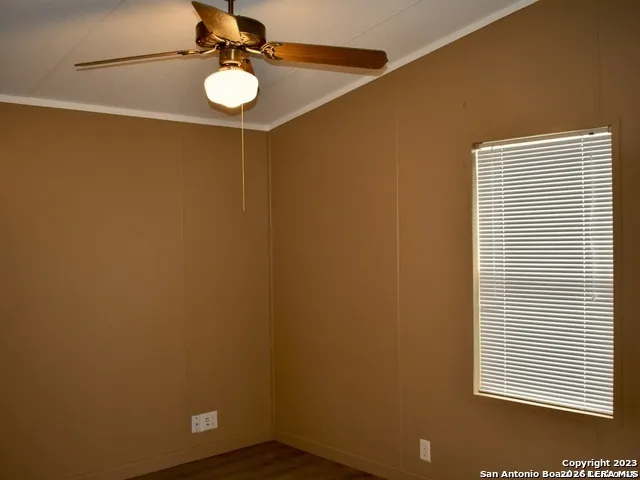 385 W County Road 5719 Devine, TX 78016
