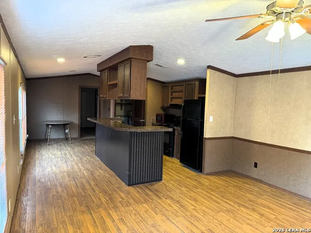 385 W County Road 5719 Devine, TX 78016