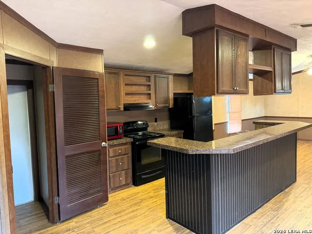 385 W County Road 5719 Devine, TX 78016