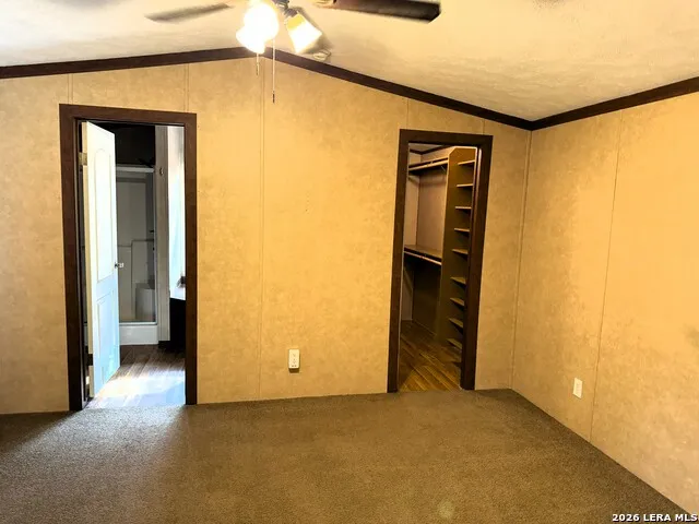 385 W County Road 5719 Devine, TX 78016