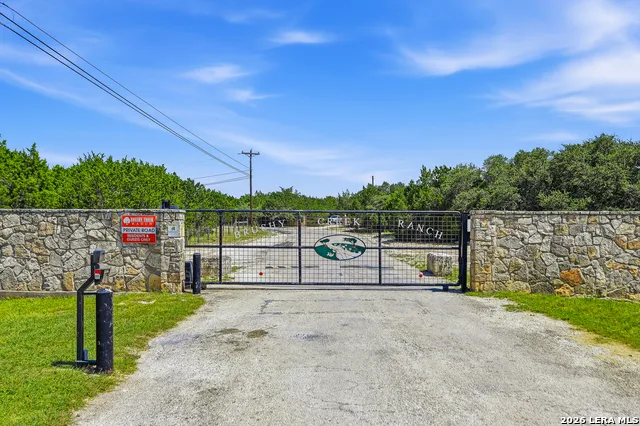1353 BRUSHY CREEK DR Lakehills, TX 78063