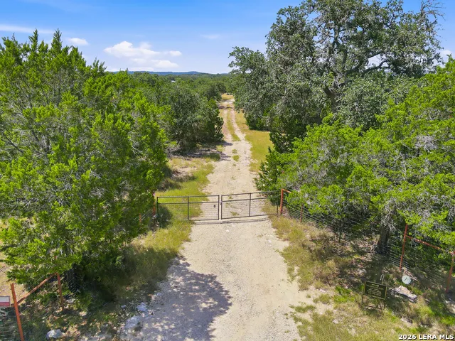 1353 BRUSHY CREEK DR Lakehills, TX 78063