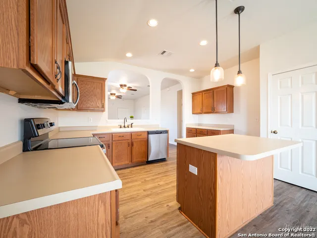 129 CRANE CREST DR New Braunfels, TX 78130