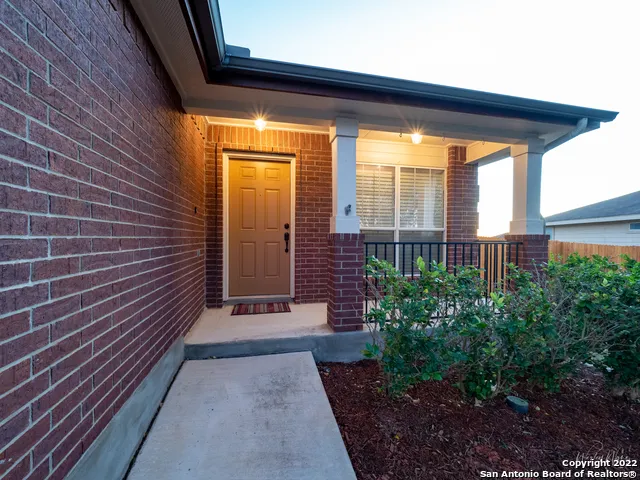 129 CRANE CREST DR New Braunfels, TX 78130