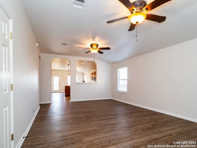 129 CRANE CREST DR New Braunfels, TX 78130