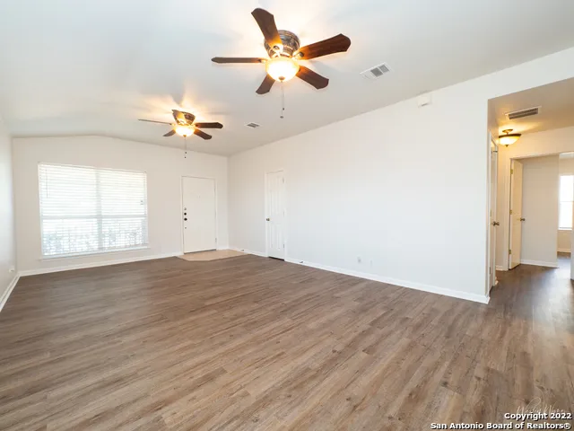 129 CRANE CREST DR New Braunfels, TX 78130