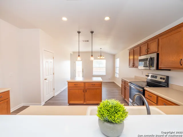 129 CRANE CREST DR New Braunfels, TX 78130