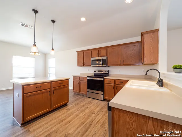 129 CRANE CREST DR New Braunfels, TX 78130