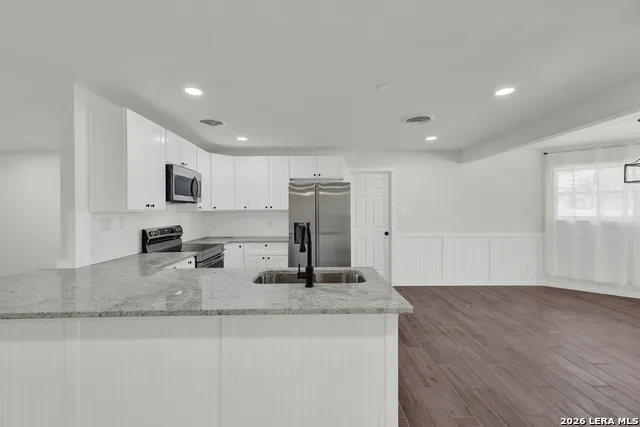 129 Young Universal City, TX 78148