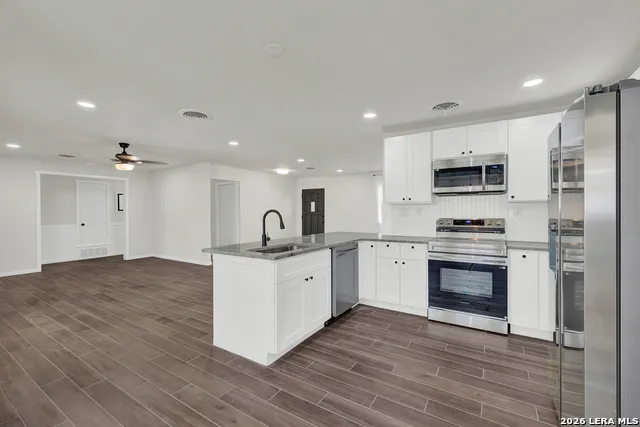 129 Young Universal City, TX 78148