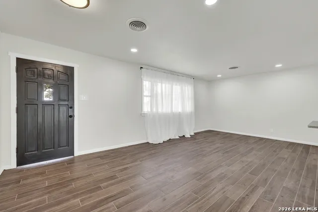 129 Young Universal City, TX 78148