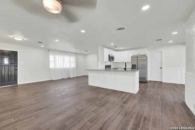 129 Young Universal City, TX 78148