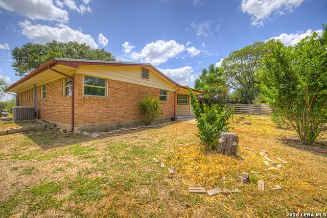 129 Young Universal City, TX 78148