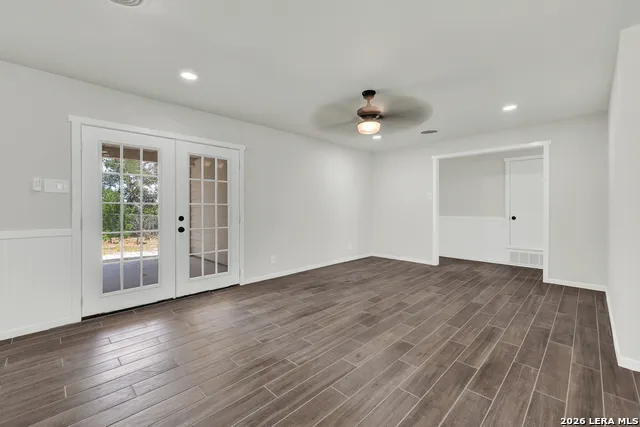 129 Young Universal City, TX 78148