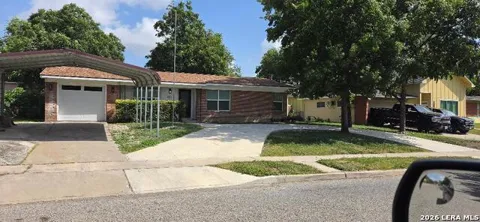 207 E Crestline