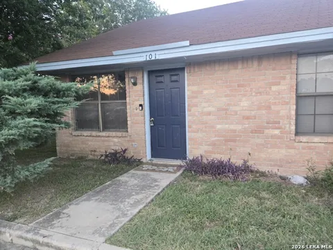 320 Station St Unit 101
