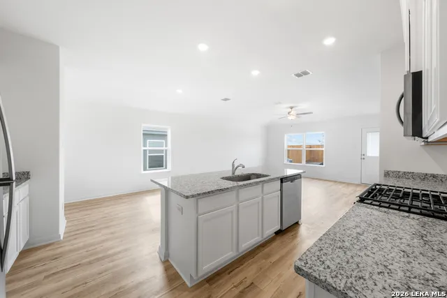 15227 Telfaire Meadow Von Ormy, TX 78073