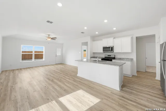 15227 Telfaire Meadow Von Ormy, TX 78073