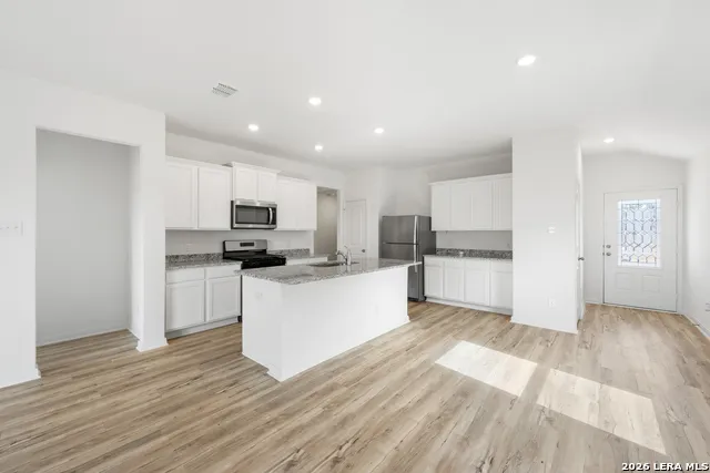 15227 Telfaire Meadow Von Ormy, TX 78073