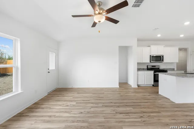 15227 Telfaire Meadow Von Ormy, TX 78073