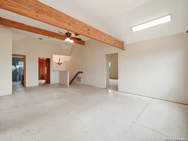 1253 COUNTY ROAD 7421 Yancey, TX 78886