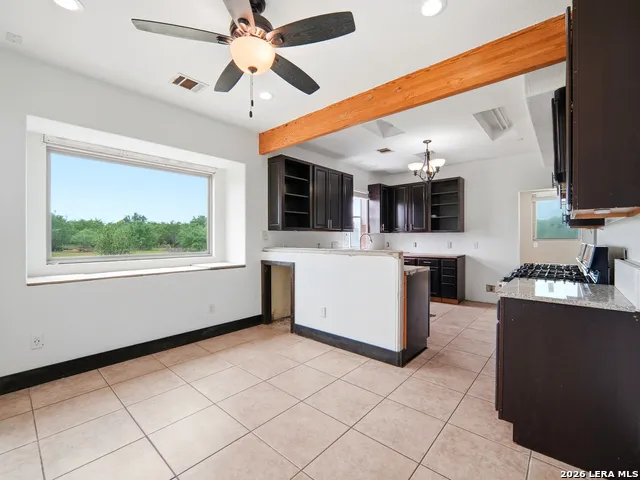 1253 COUNTY ROAD 7421 Yancey, TX 78886