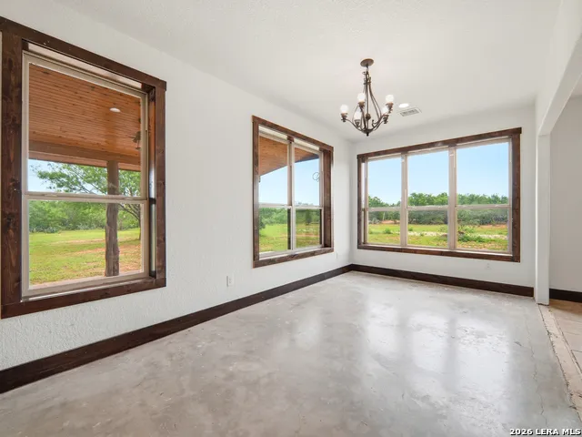 1253 COUNTY ROAD 7421 Yancey, TX 78886