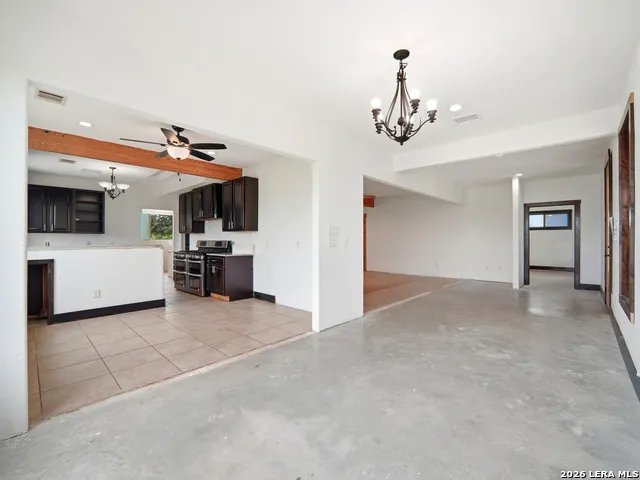 1253 COUNTY ROAD 7421 Yancey, TX 78886